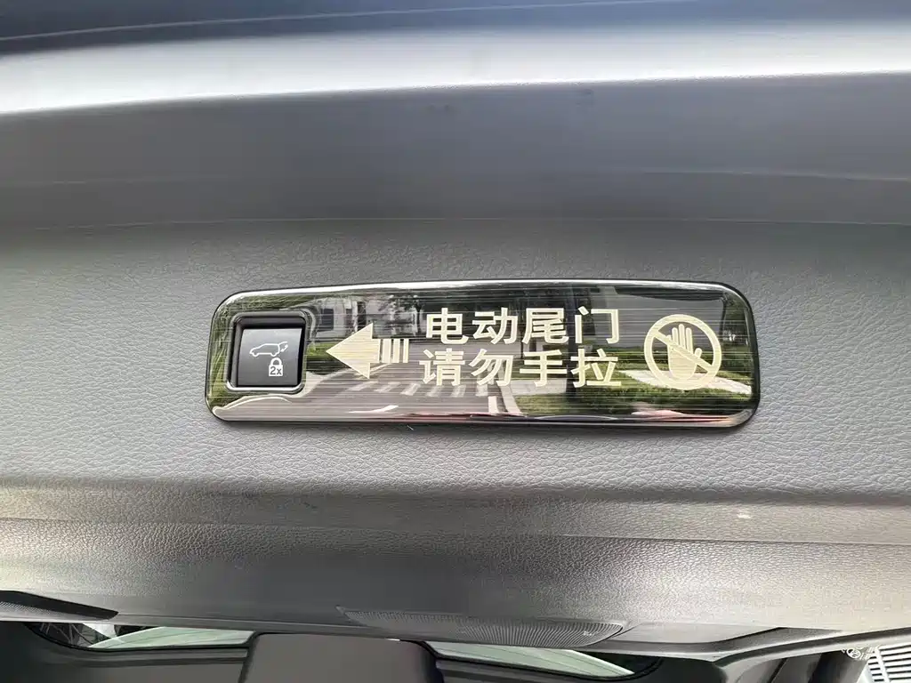 Toyota Granvia — миниатюра 9