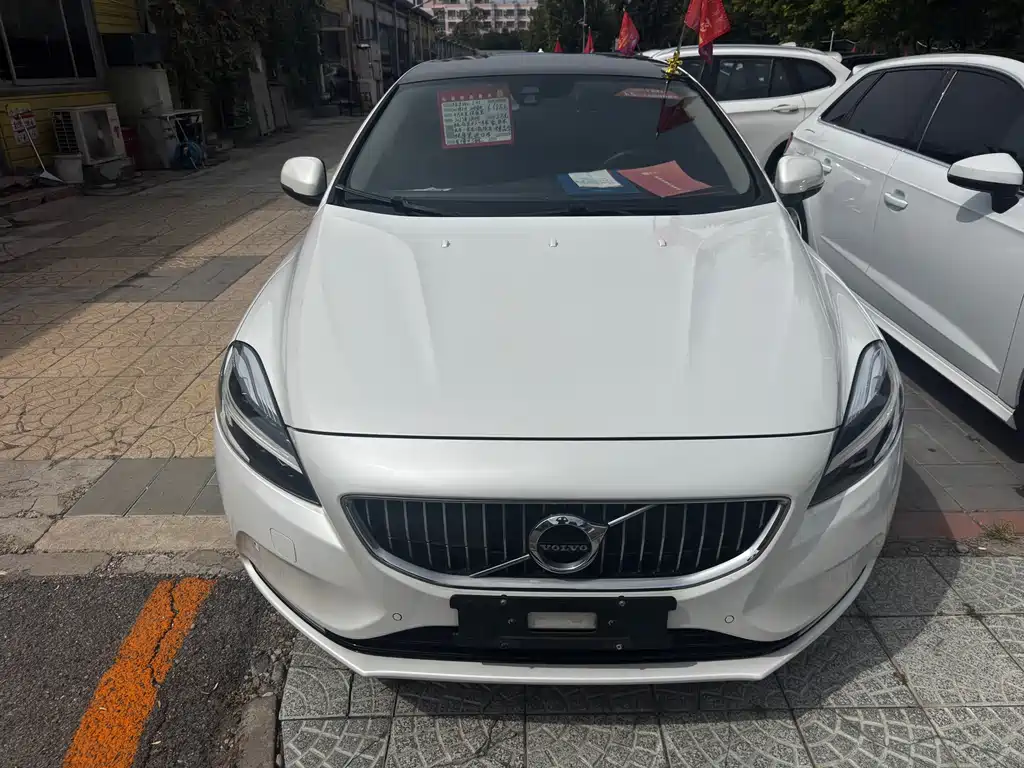 Volvo V40 — миниатюра 2