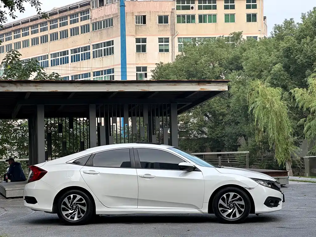 Honda Civic — миниатюра 8