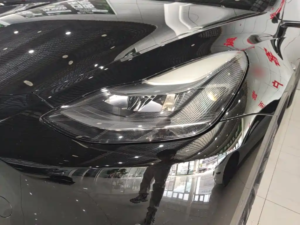 Tesla Model Y — миниатюра 24