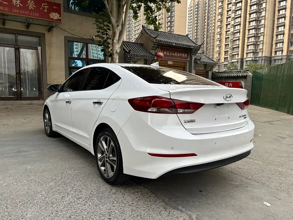 Hyundai Elantra — миниатюра 4