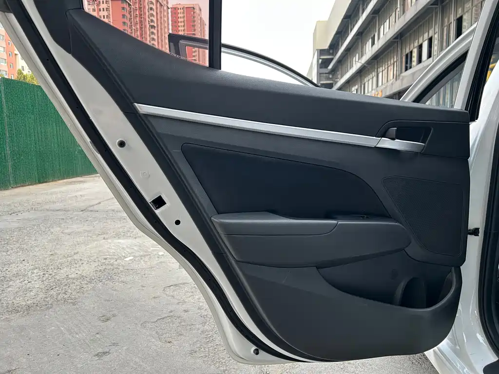 Hyundai Elantra — миниатюра 19