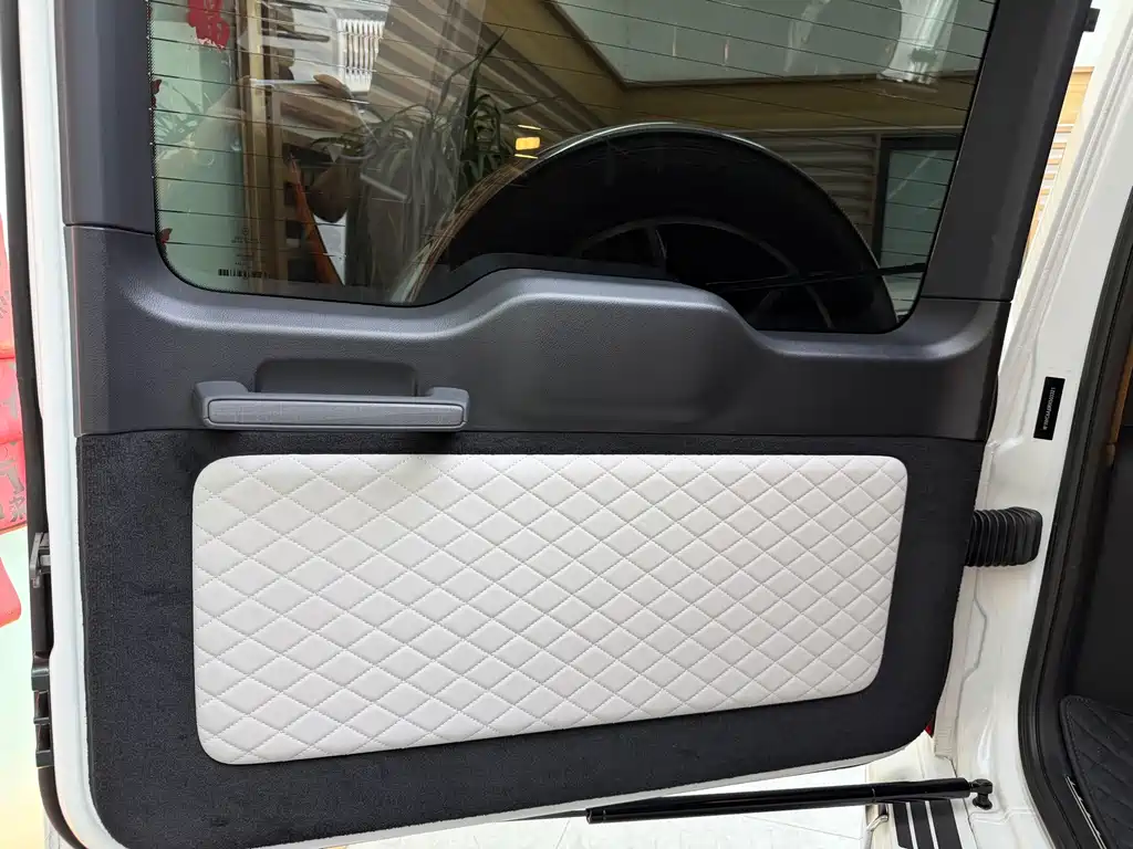 Mercedes-Benz G-Class — миниатюра 10
