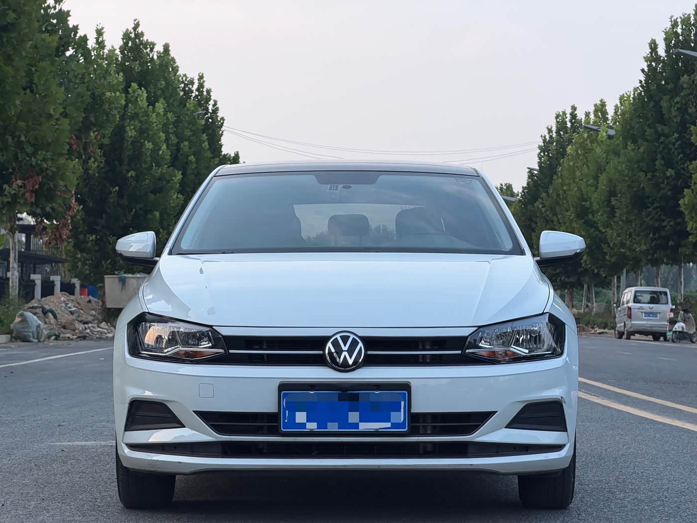 Volkswagen Polo 1.5 л 2023 г. Белый, пробег 28000 км