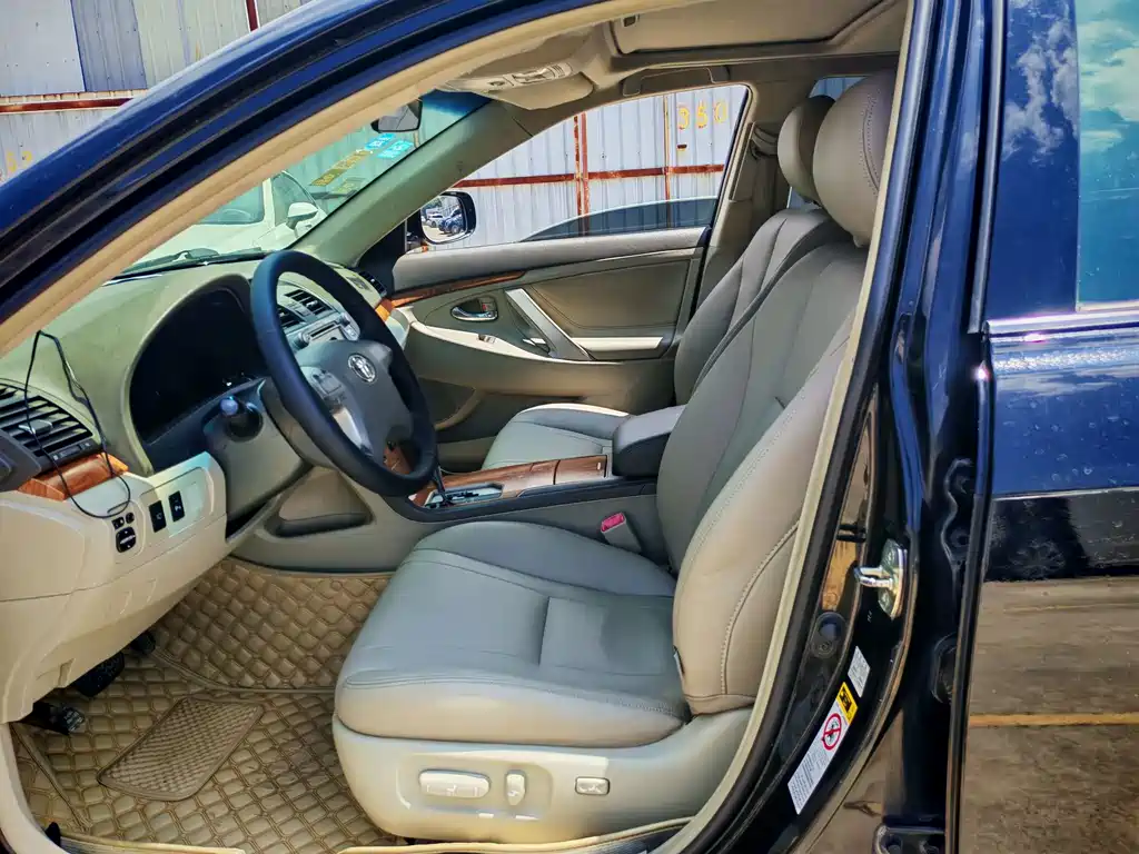 Toyota Camry — миниатюра 10