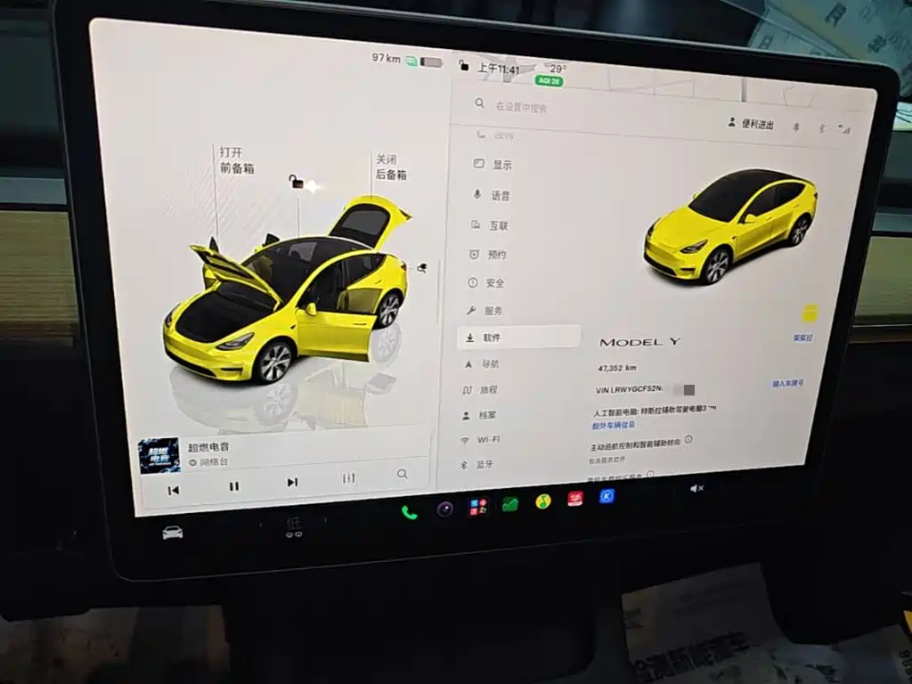 Tesla Model Y — миниатюра 12