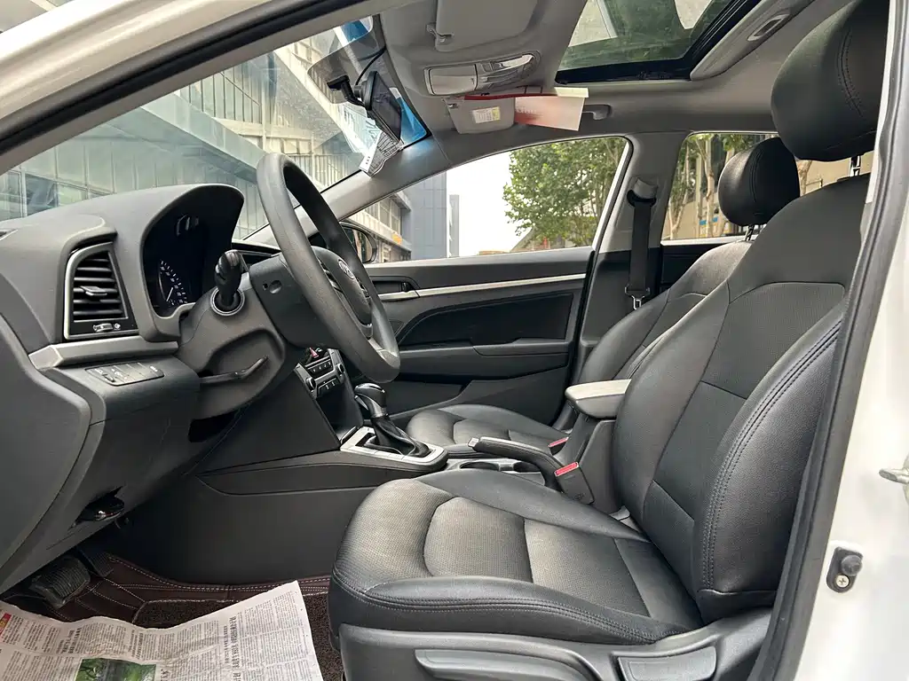 Hyundai Elantra — миниатюра 13
