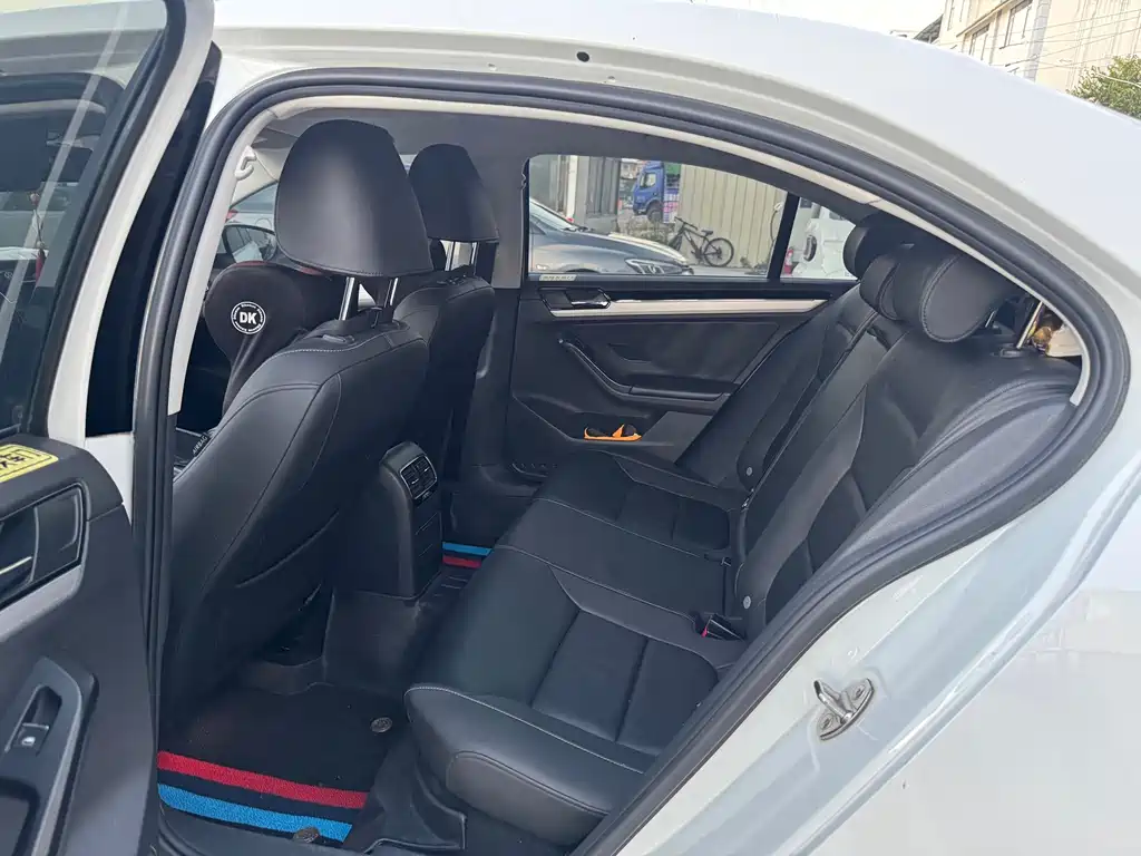 Volkswagen Sagitar — миниатюра 8