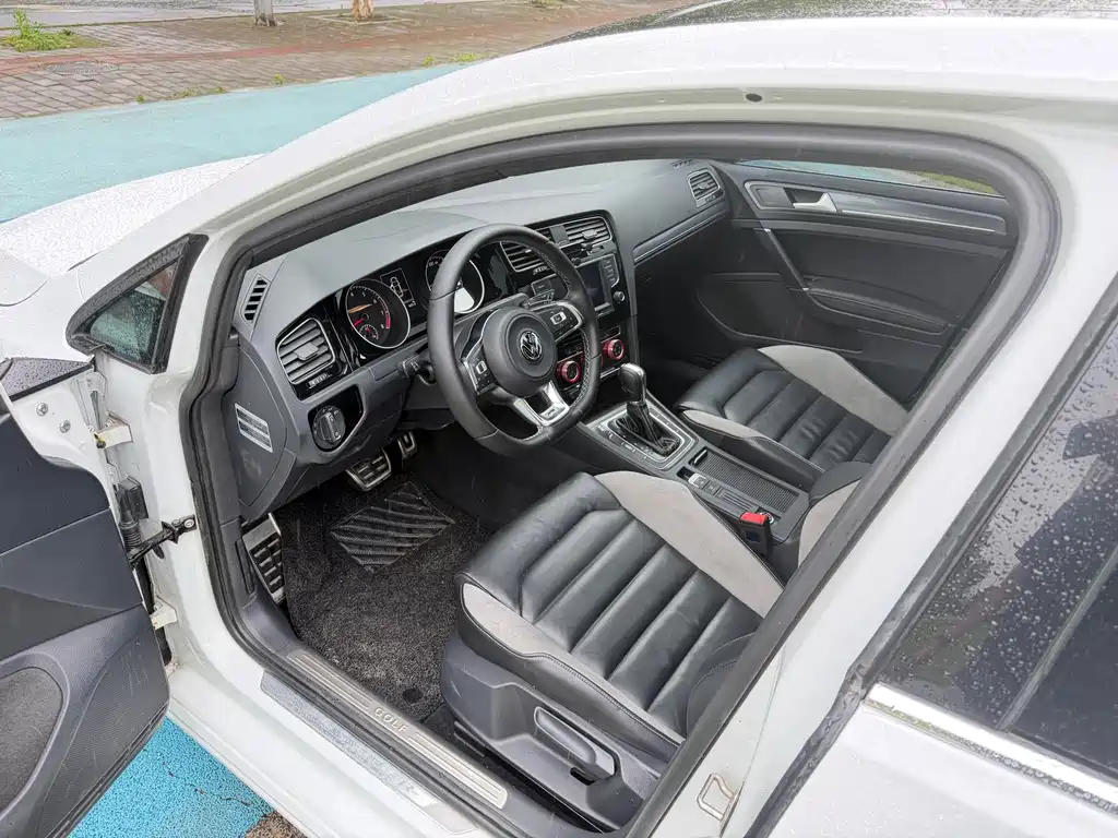 Volkswagen Golf 2016 1.4TSI AT R-Line