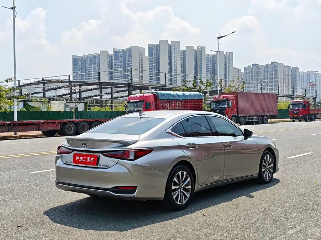 Lexus ES — миниатюра 5