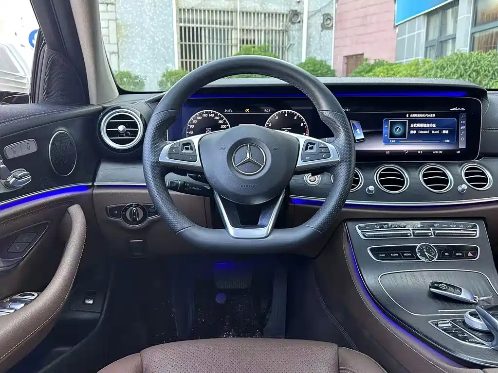 Mercedes-Benz E-Class — миниатюра 5