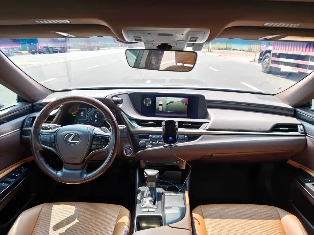 Lexus ES — миниатюра 7