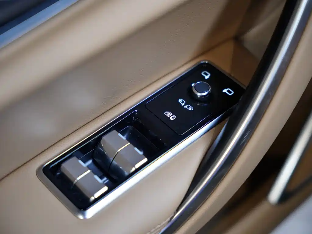 Jaguar XFL — миниатюра 36