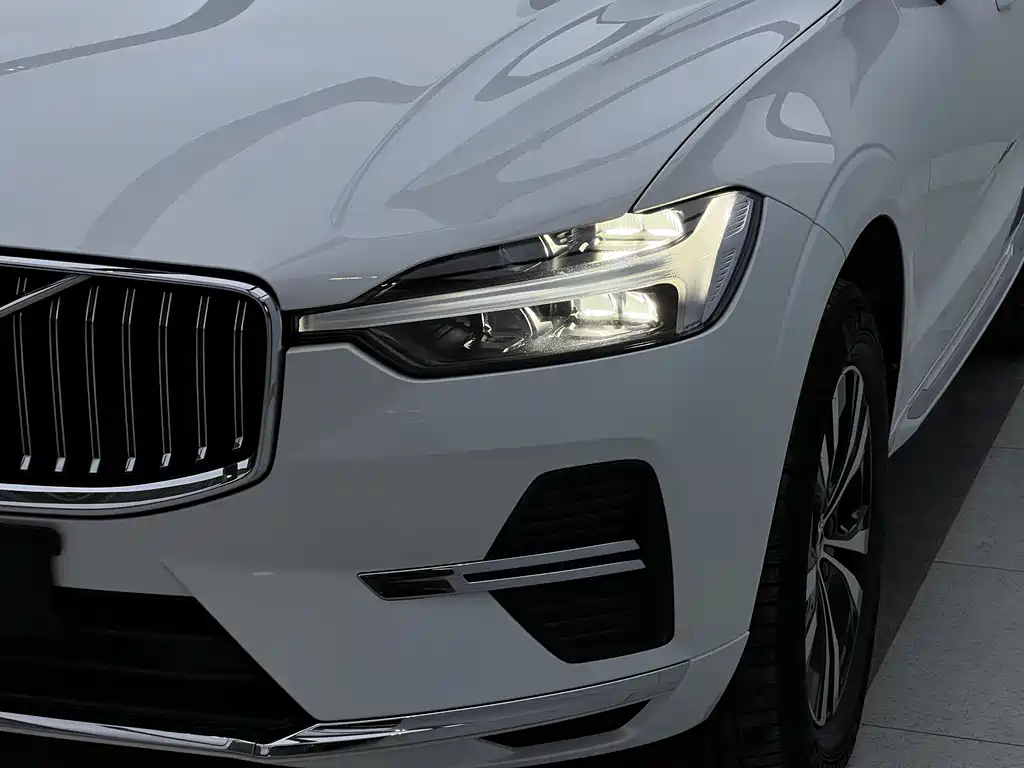 Volvo XC60 2023 B5 Luxury