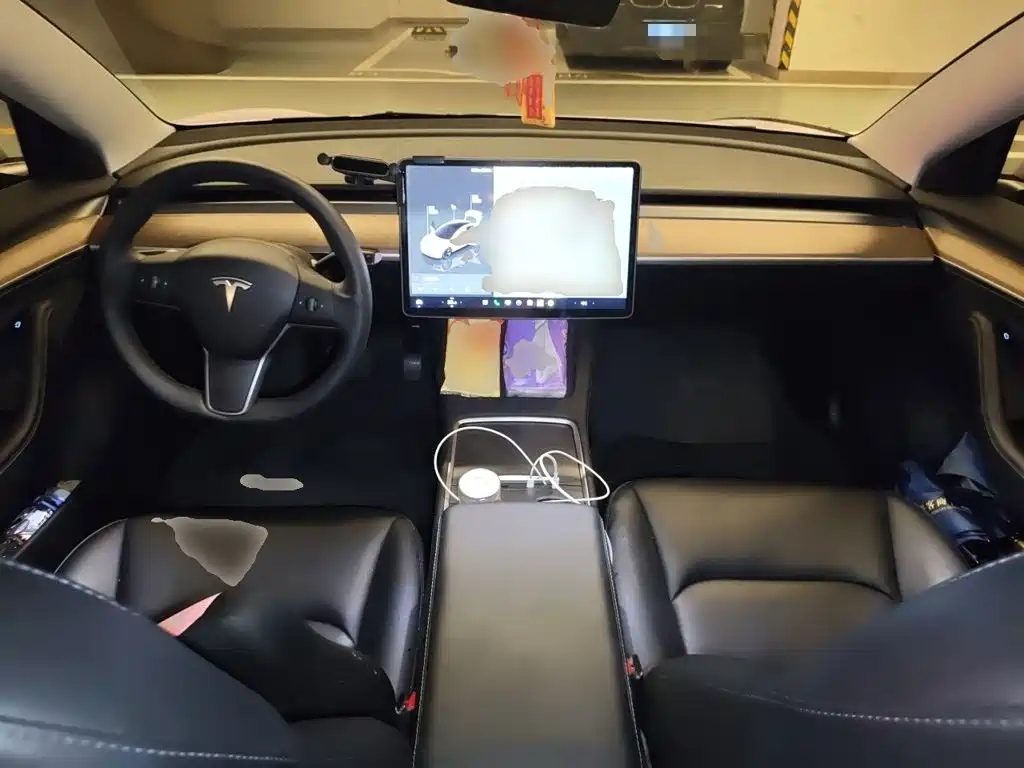 Tesla Model 3 — миниатюра 10
