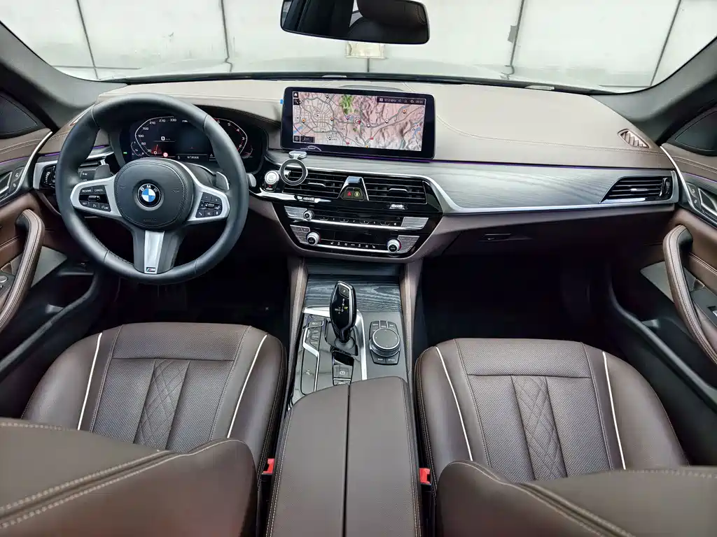 BMW 5 Series — миниатюра 9