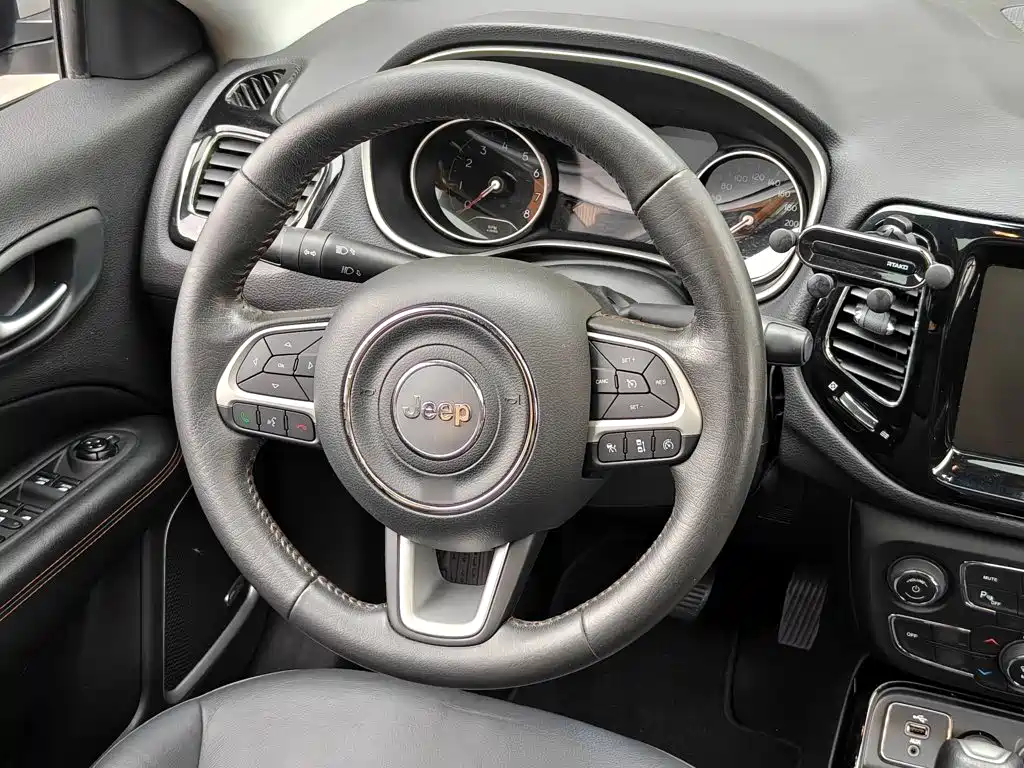 Jeep Compass — миниатюра 3