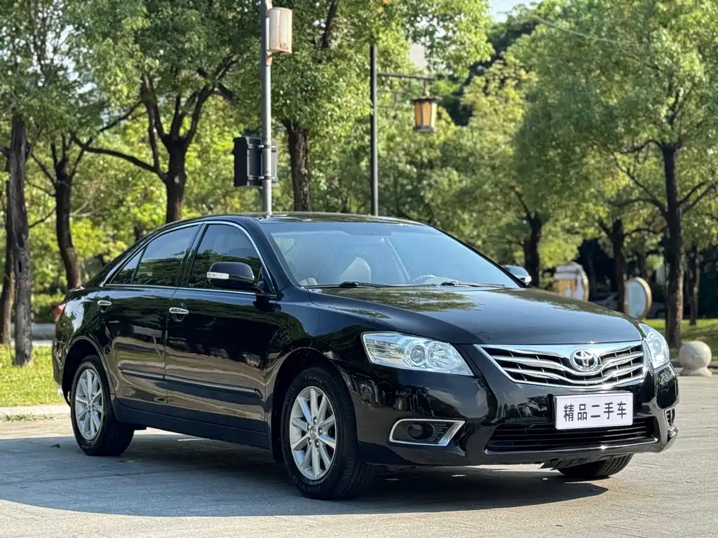 Toyota Camry — миниатюра 3