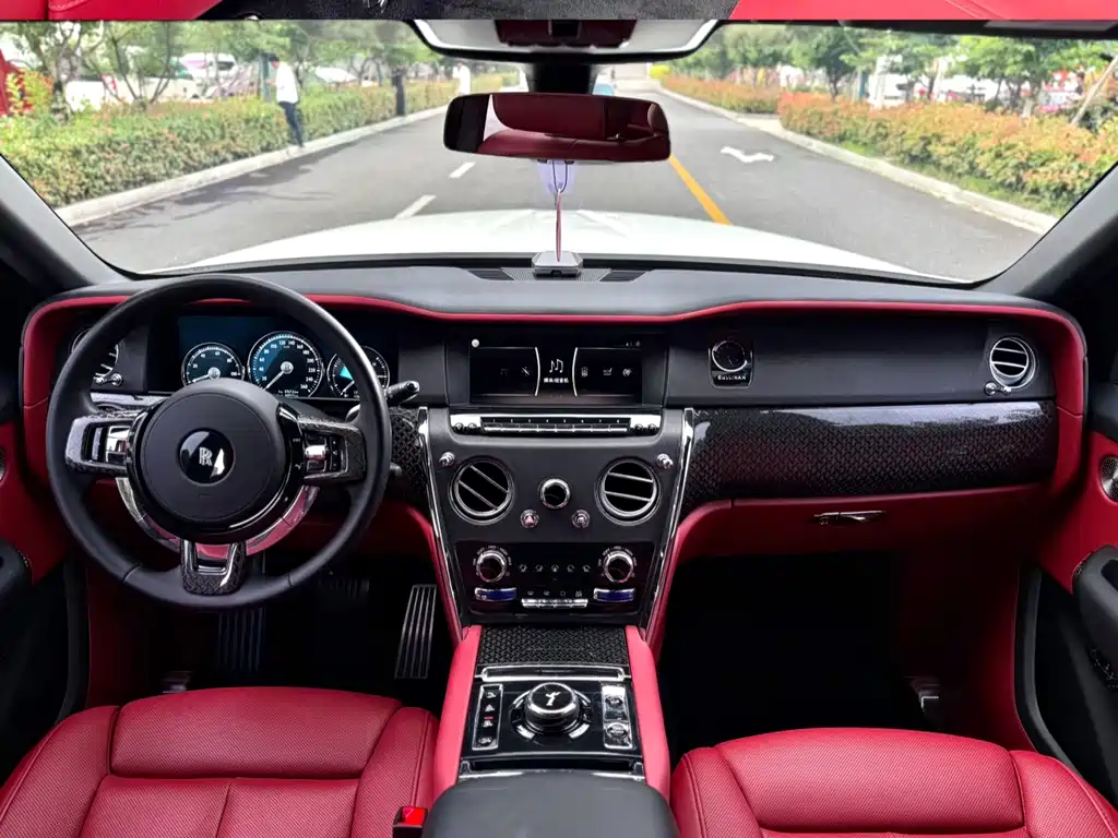 Rolls-Royce Cullinan 2018 мест