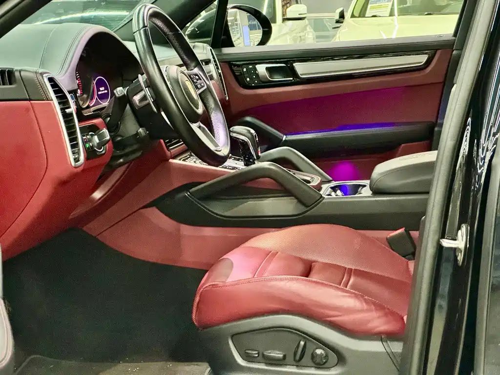 Porsche Cayenne — миниатюра 5