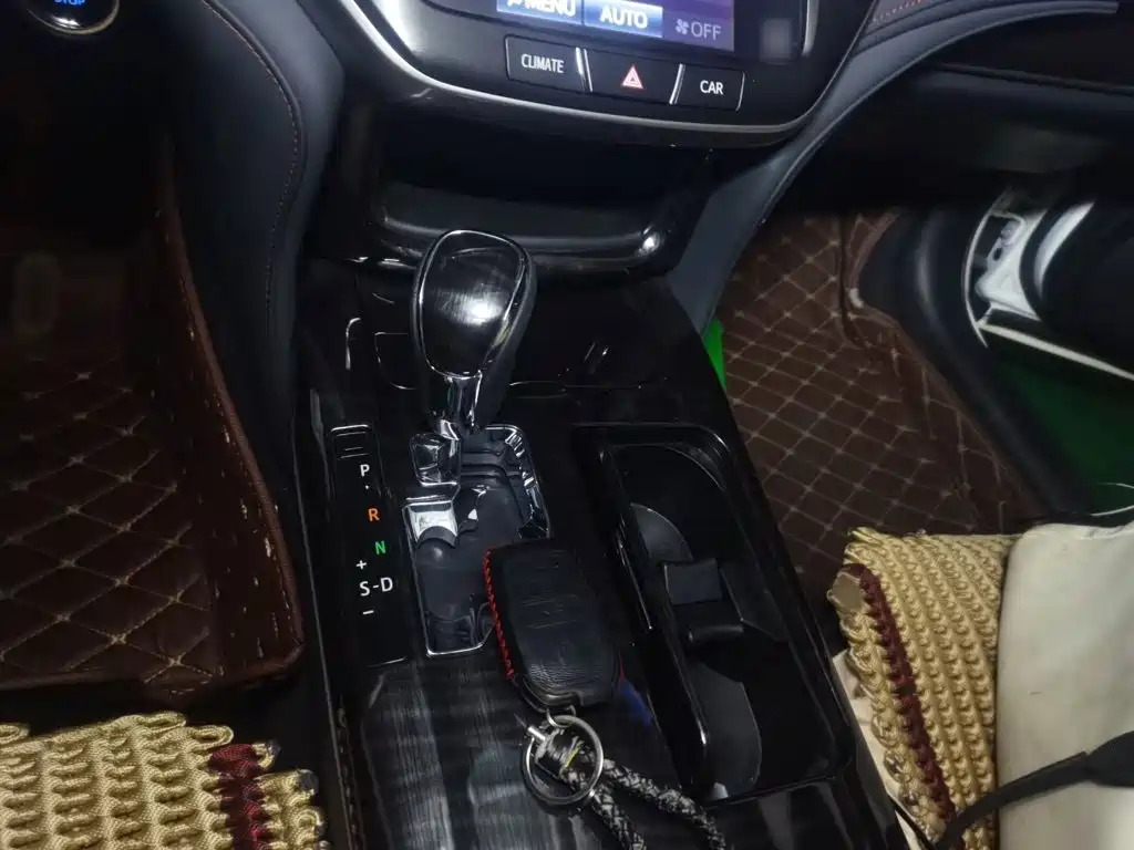 Toyota Crown 2015 2.0T Fashion