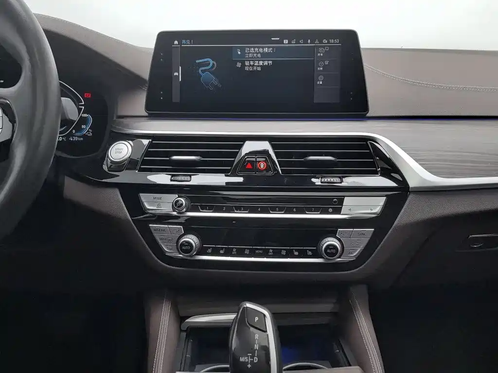 BMW 5 Series New Energy — миниатюра 12