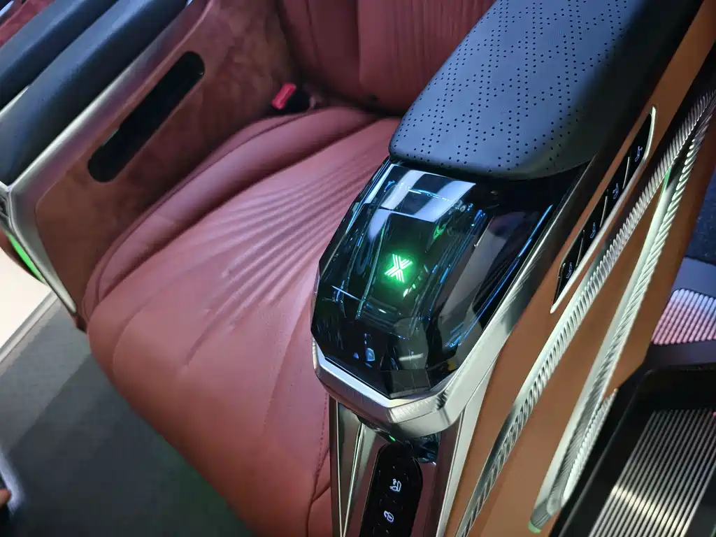 MERCEDES-BENZ V CLASS