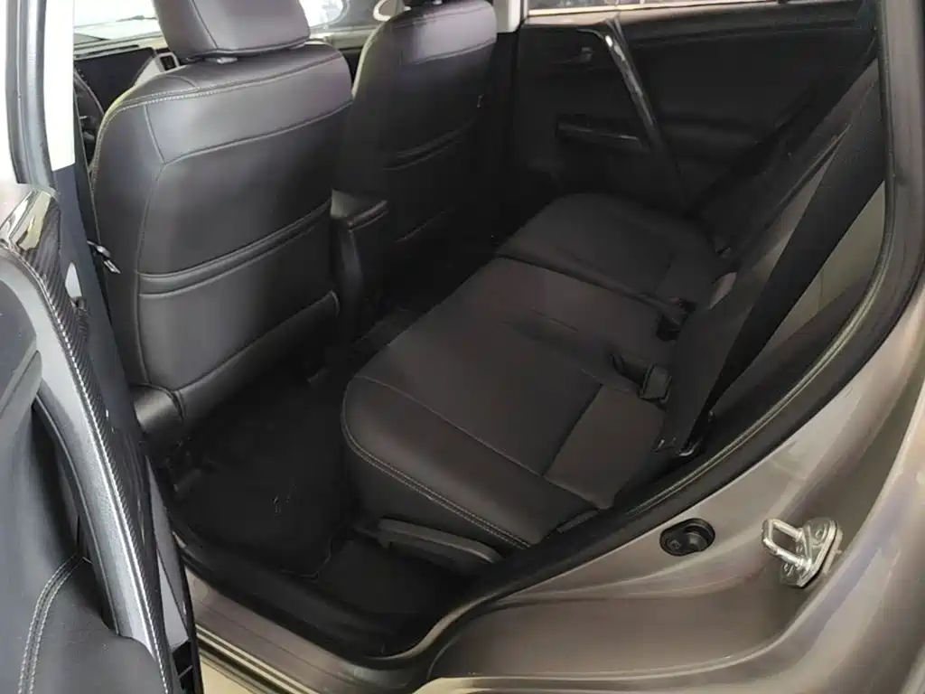 Toyota RAV4 — миниатюра 17