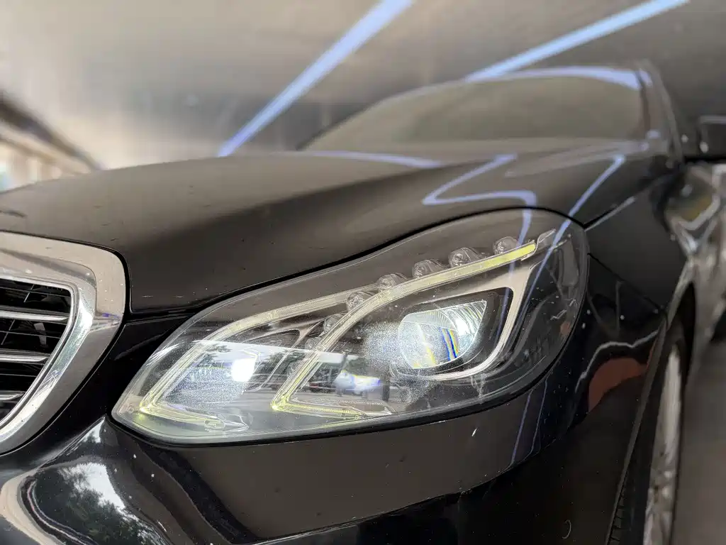 Mercedes-Benz E-Class — миниатюра 7