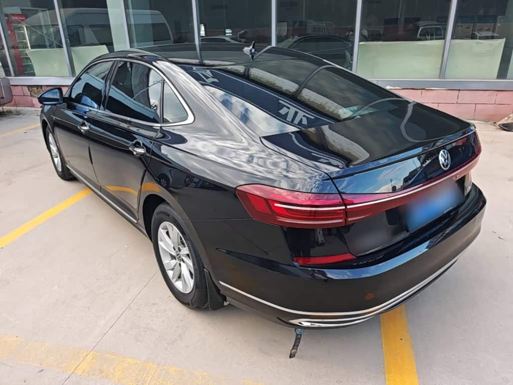 Volkswagen Passat 1.4 л 2024 г. Чёрный, пробег 28300 км