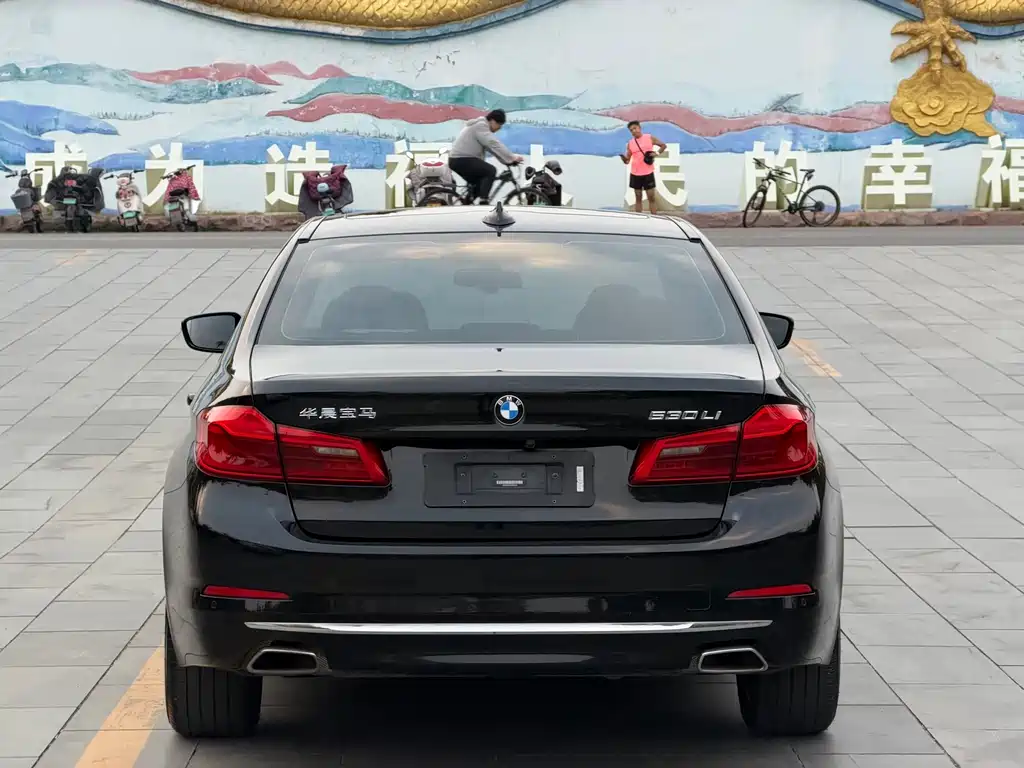 BMW 5 Series — миниатюра 6