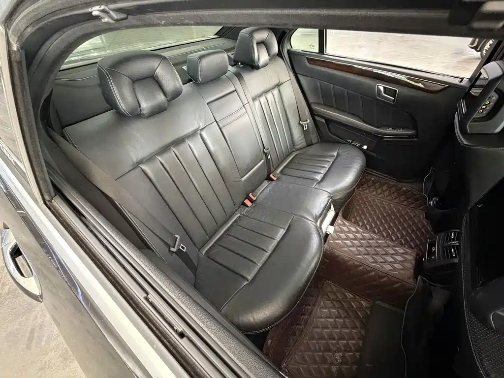 Mercedes-Benz E-Class — миниатюра 9