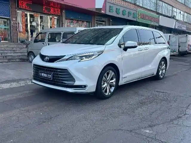 TOYOTA SIENNA 2024