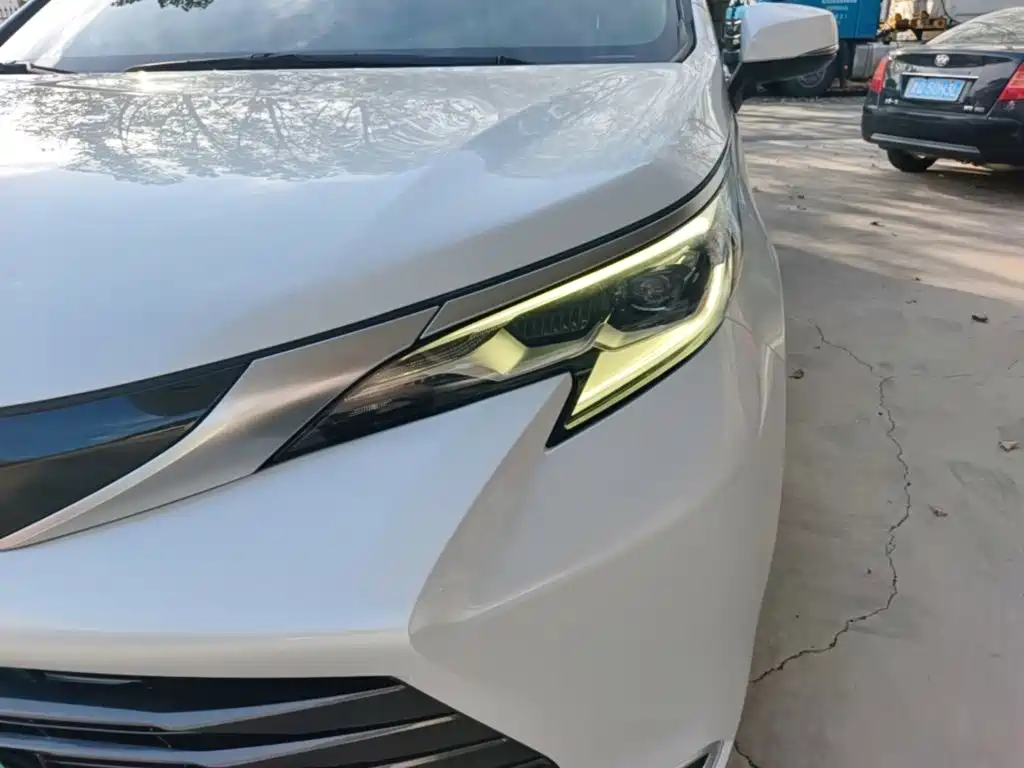 Toyota Sienna — миниатюра 24