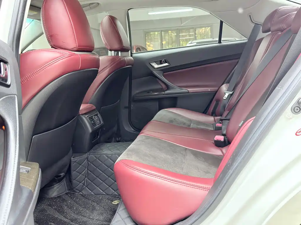 Toyota Reiz — миниатюра 4