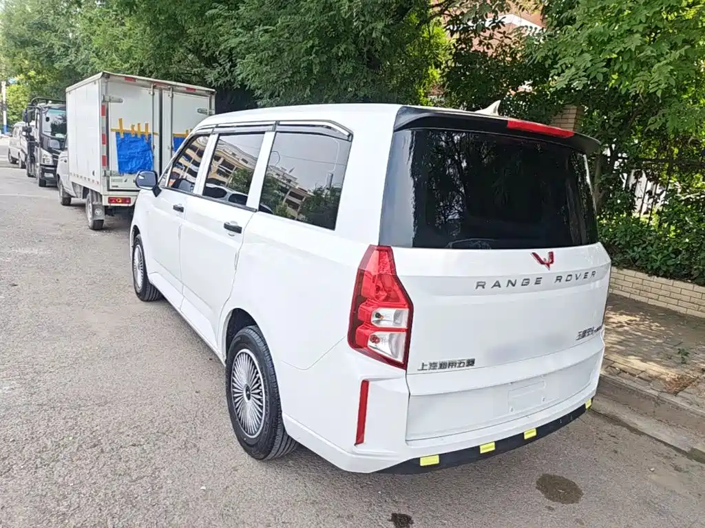 Wuling Hongguang Plus PLUS 2020 1.5L MT 5 мест