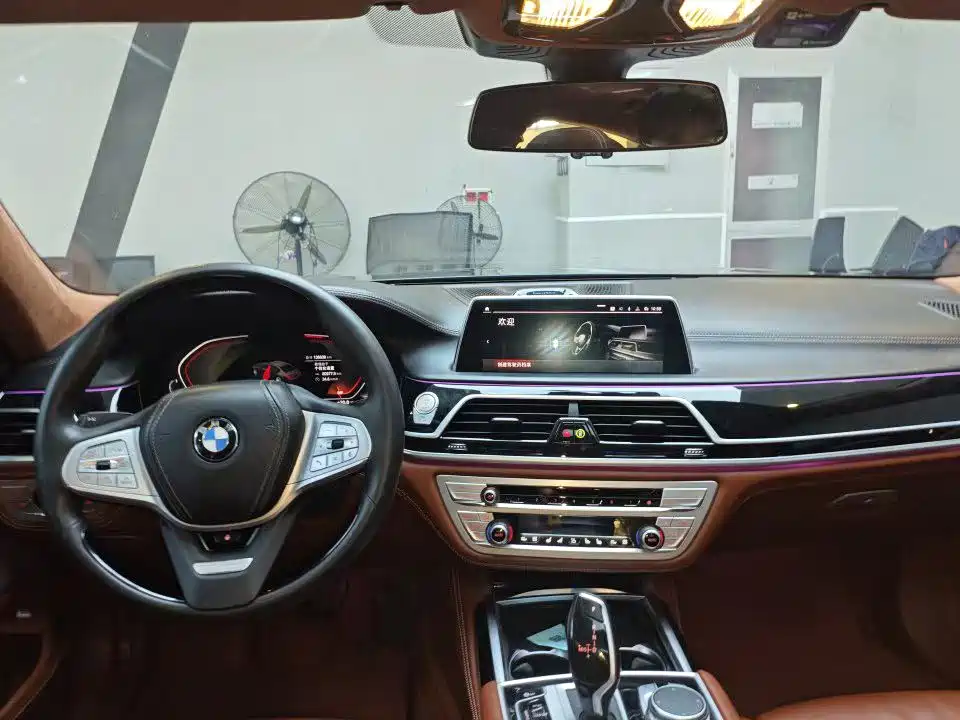 BMW 7 Series — миниатюра 3