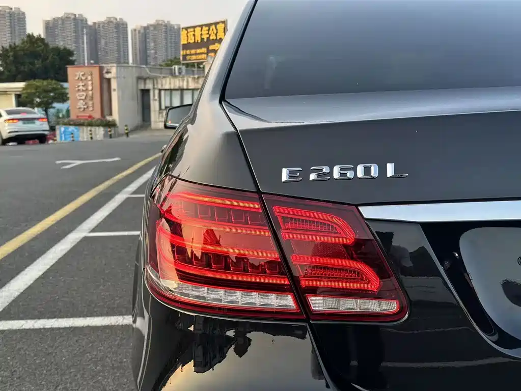 Mercedes-Benz E-Class — миниатюра 18