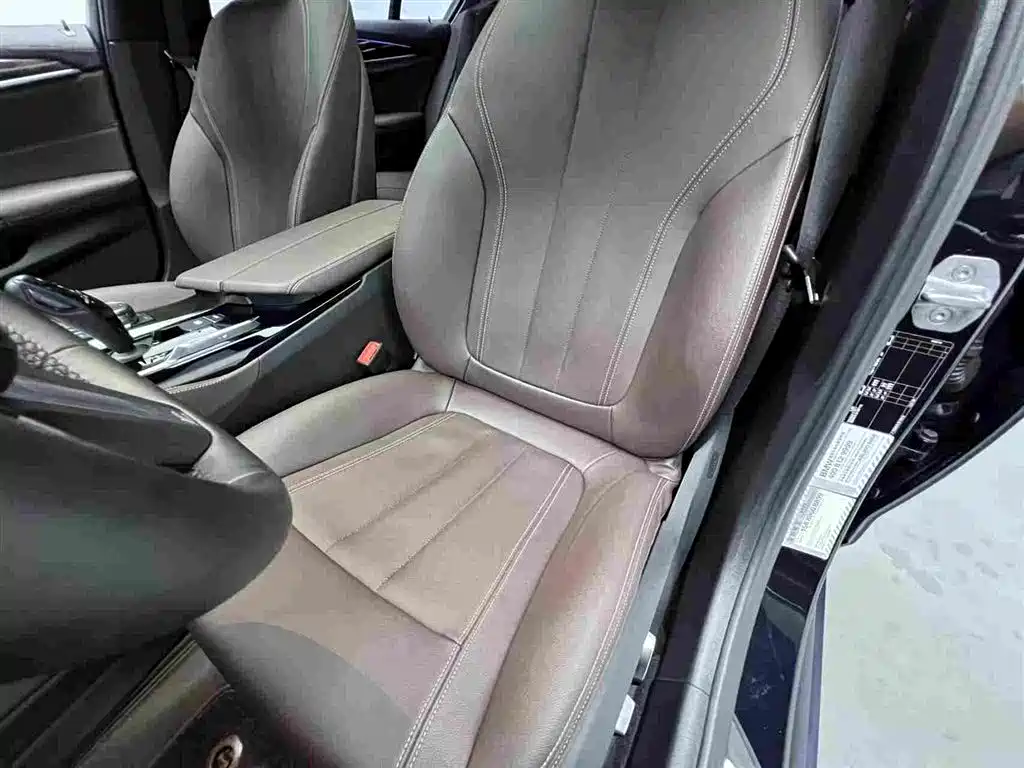 BMW 5 Series — миниатюра 4