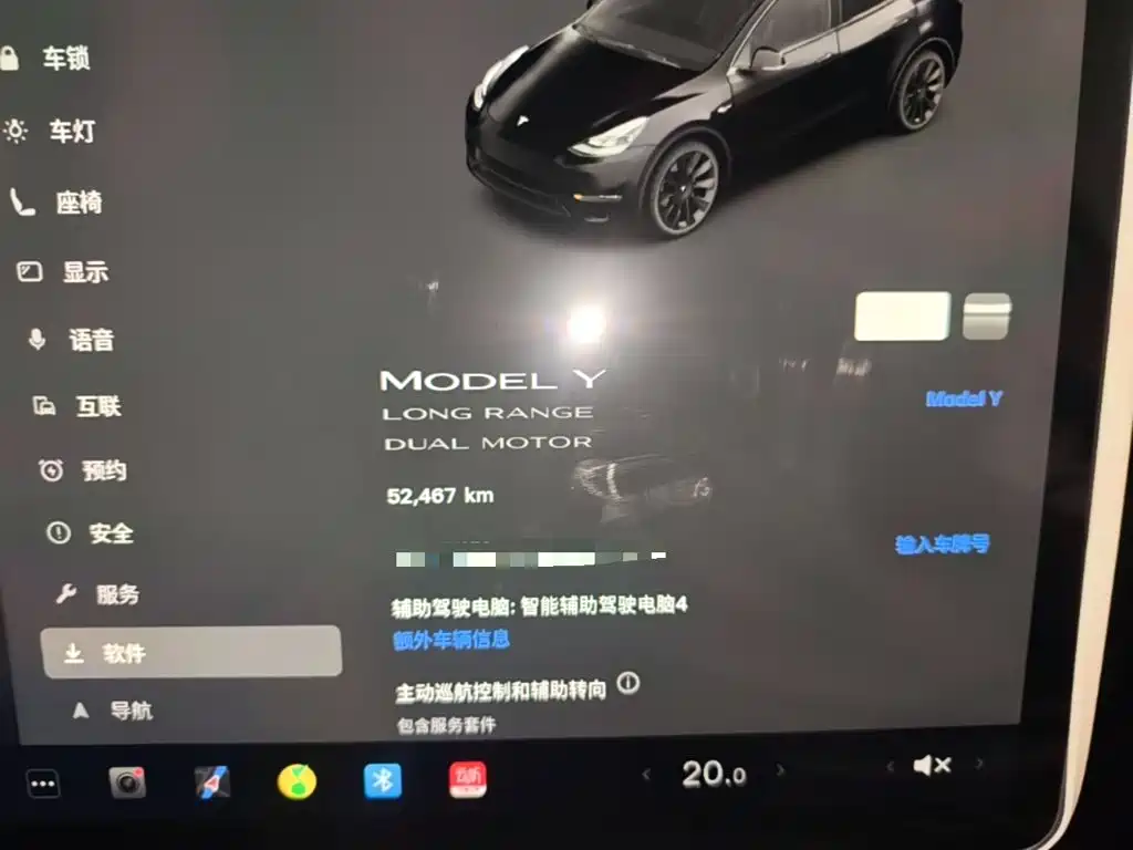 Tesla Model Y — миниатюра 12