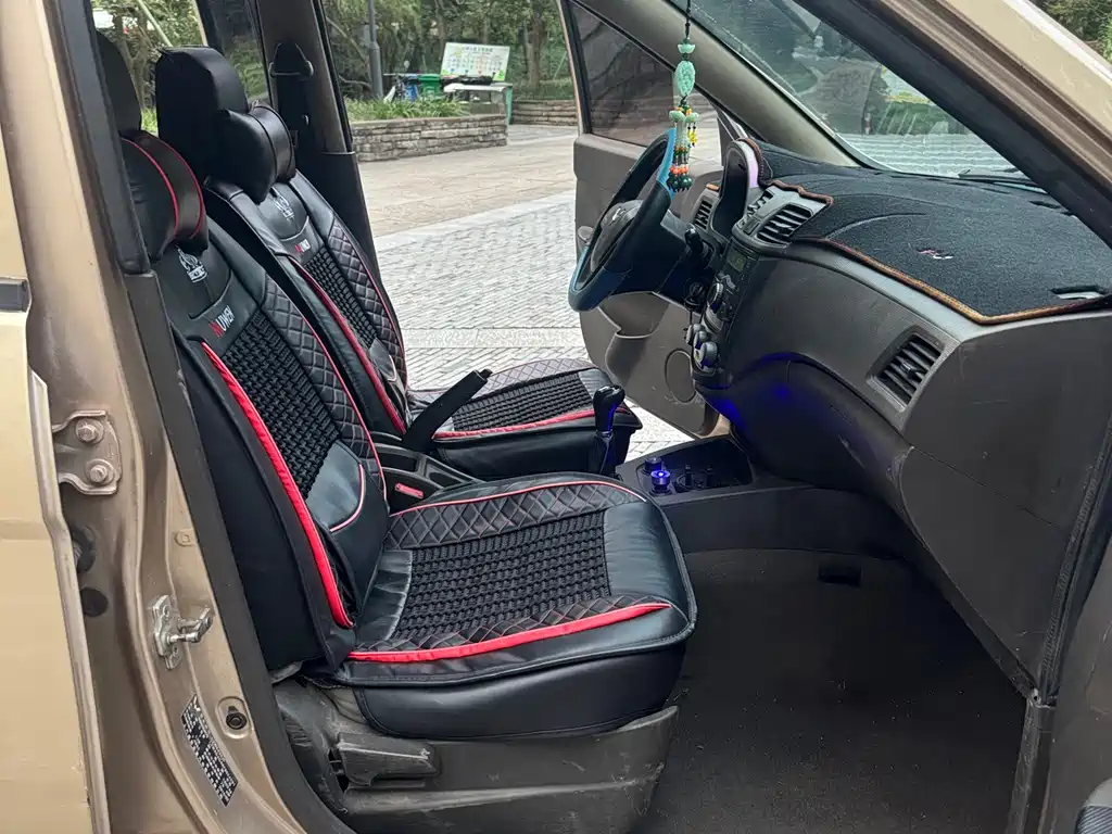 Wuling Hongguang — миниатюра 13