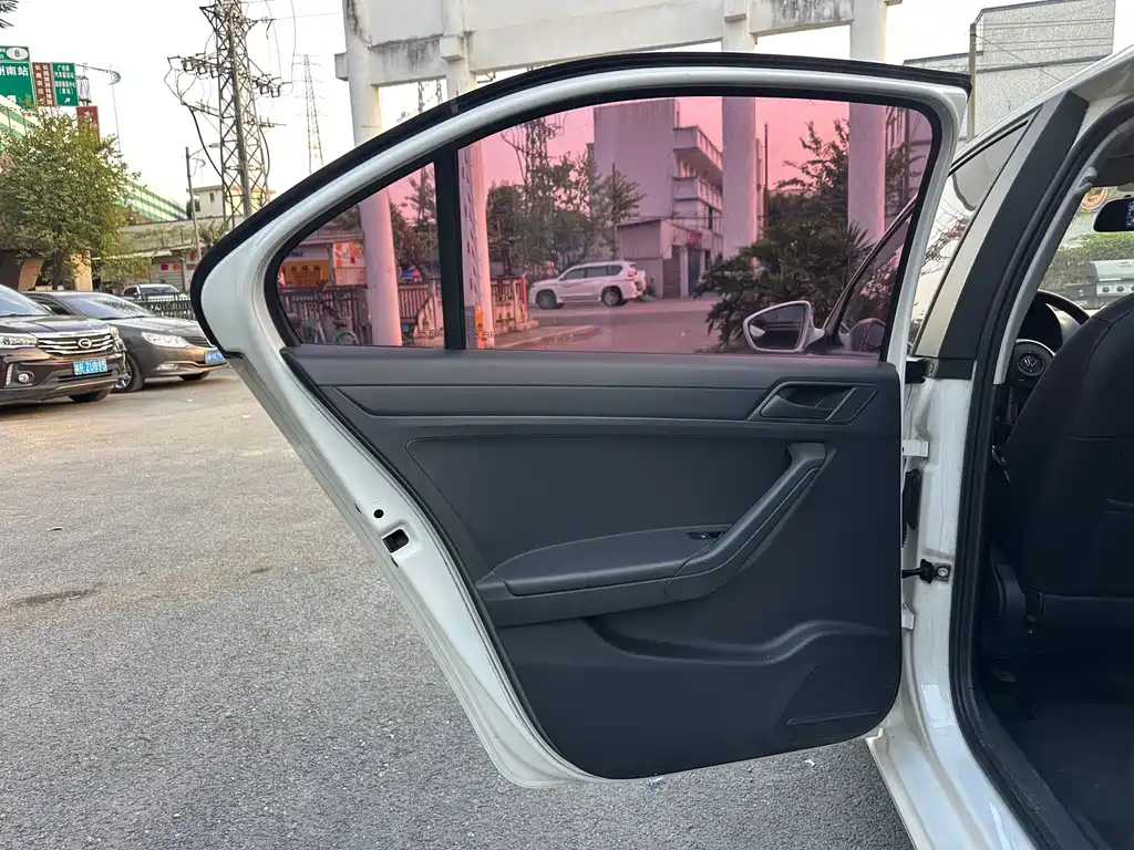 Volkswagen Jetta — миниатюра 10