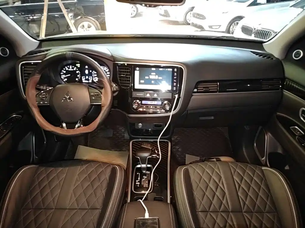 Mitsubishi Outlander — миниатюра 10