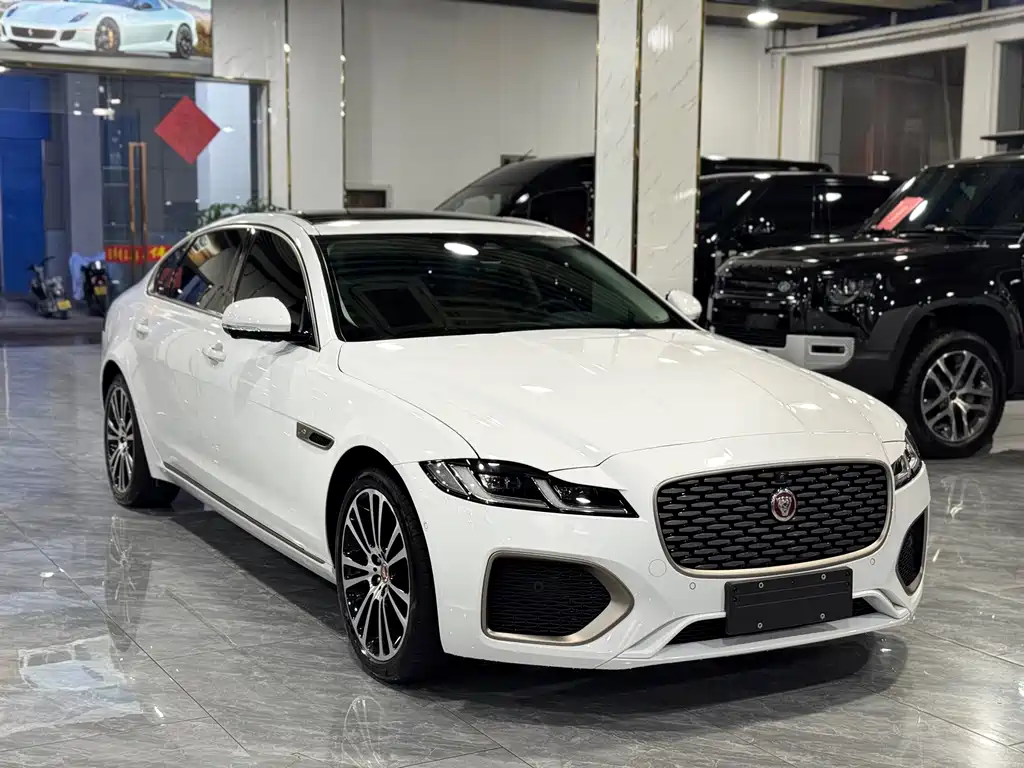 Jaguar XFL — миниатюра 3