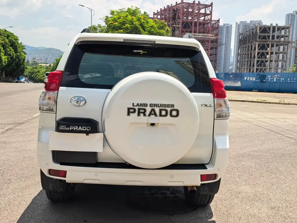 Toyota Land Cruiser Prado 2010 2.7L AT Luxury
