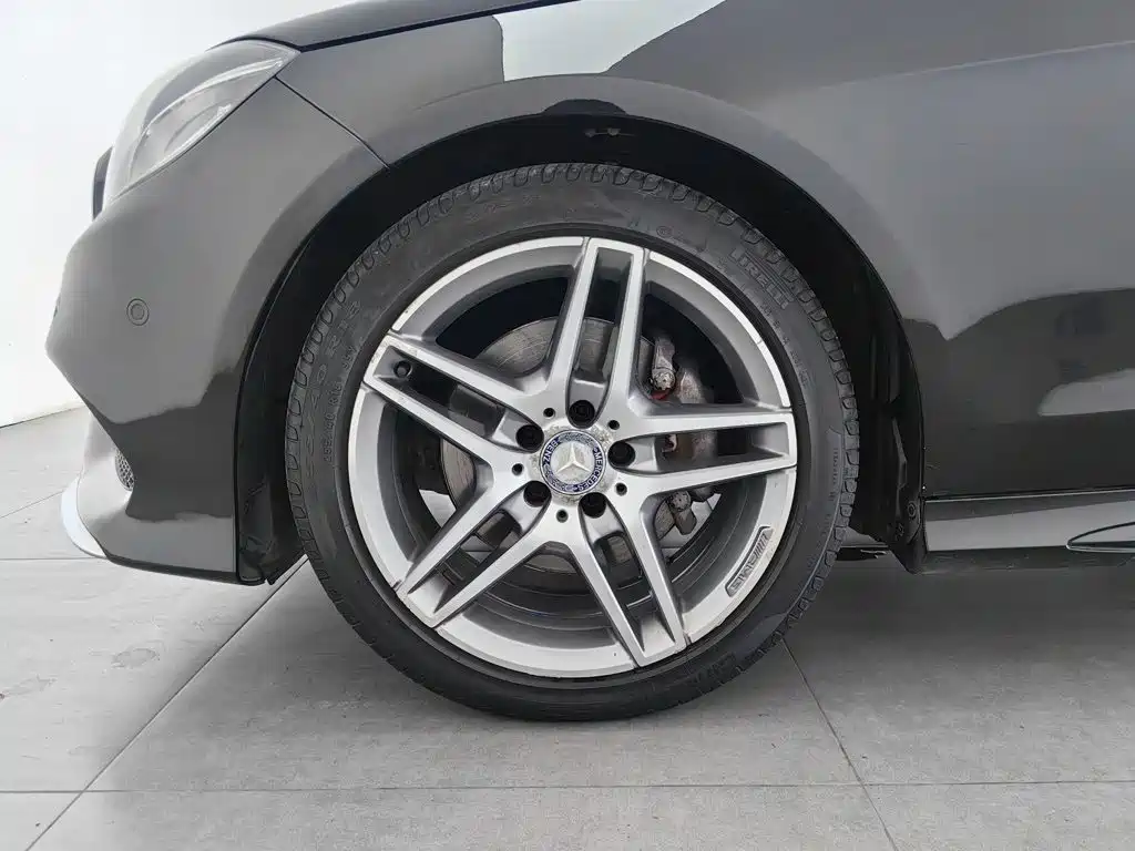 Mercedes-Benz E-Class — миниатюра 17