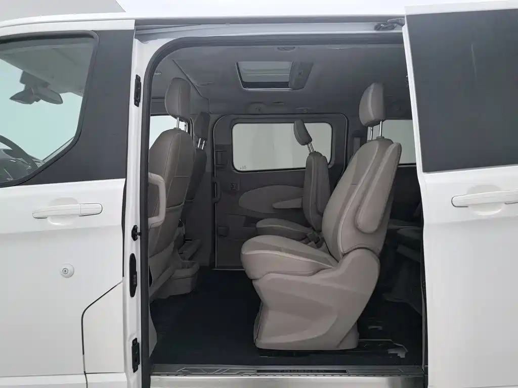 Ford Tourneo — миниатюра 15
