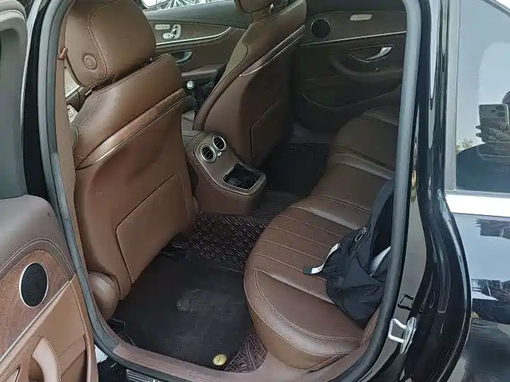 Mercedes-Benz E-Class — миниатюра 6