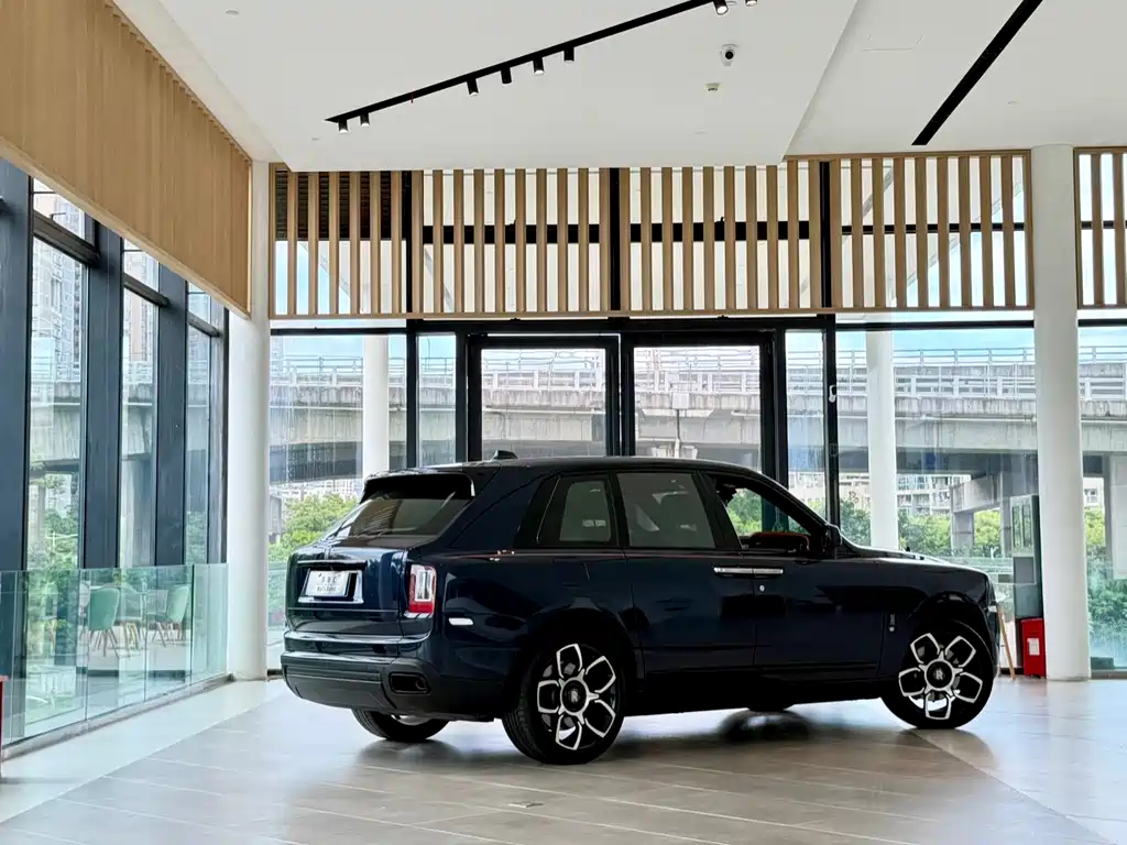 Rolls-Royce Cullinan — миниатюра 3