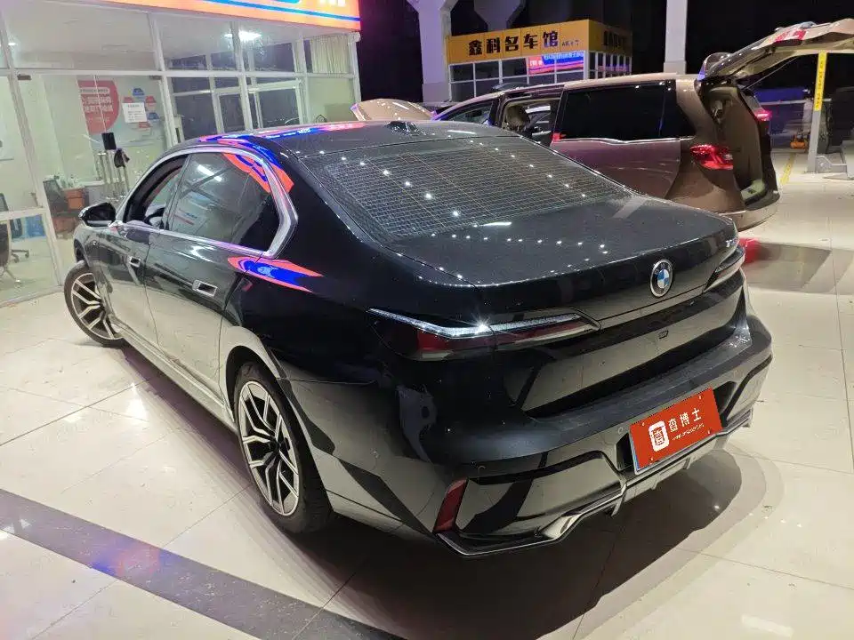 BMW 7 Series — миниатюра 5
